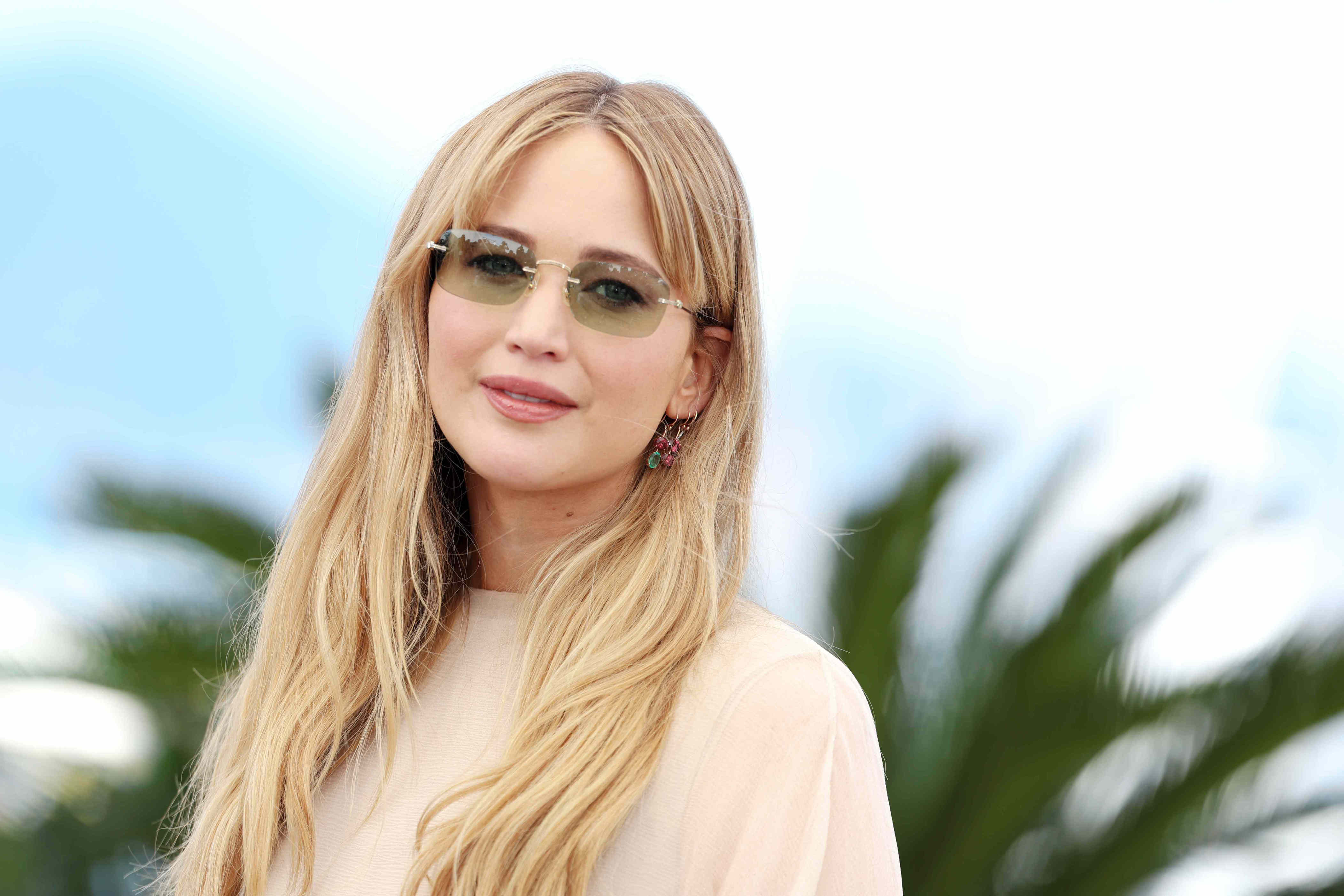 Jennifer Lawrence's New "Boho Blonde" Is Low-Maintenance Fall Hair Goals