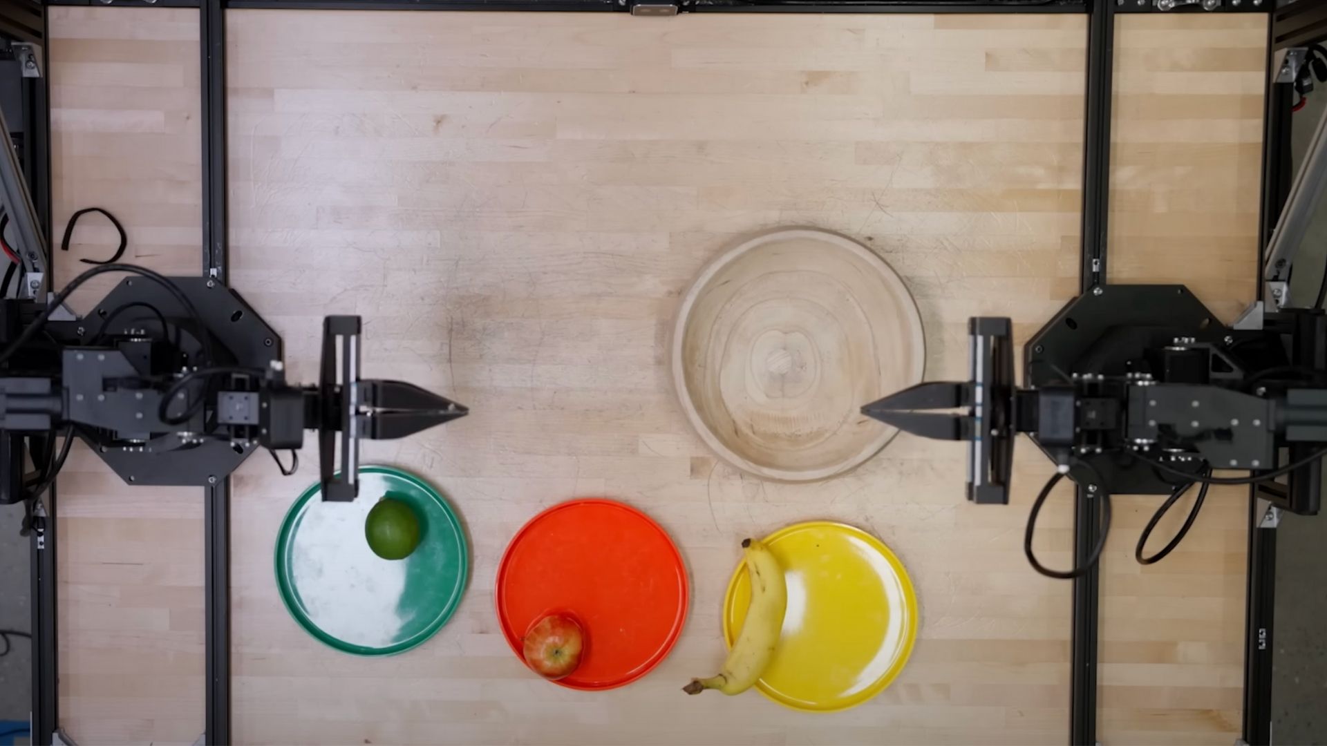 Google’s humanoid robot hands pass banana test using Gemini’s latest AI models