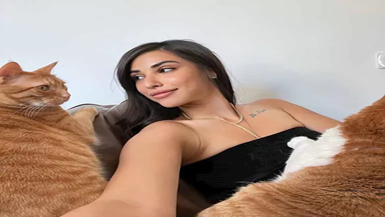 آية سماحة وقططتها (2)