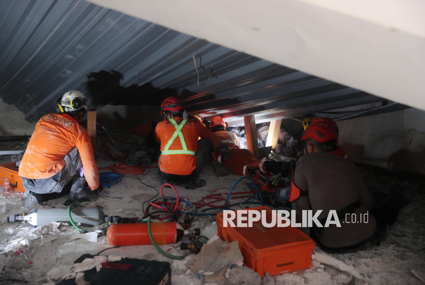 Investigasi Runtuhnya Mushola Al Khoziny, AHY: Kami Sangat Menyesal, Semua Diperiksa