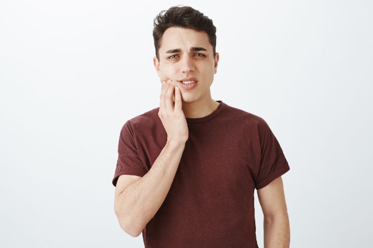 Tidak Perlu Khawatir, 5 Cara Cepat Atasi Gusi Bengkak