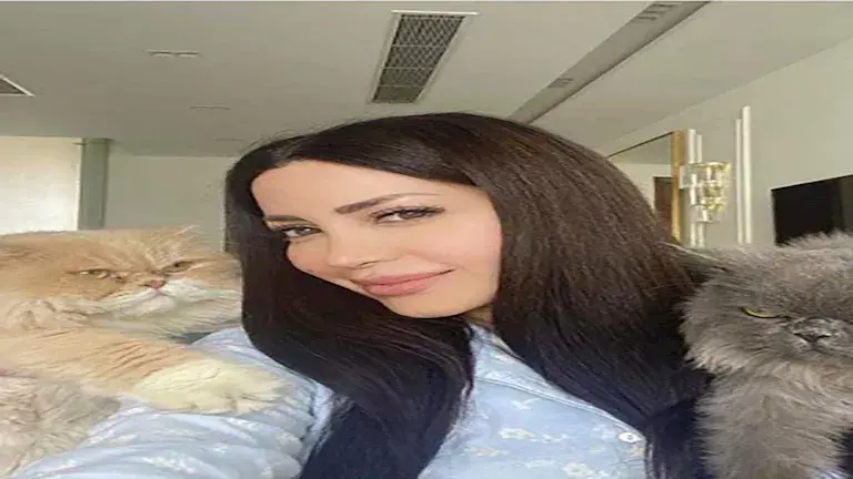 نسرين طافش وقططتها