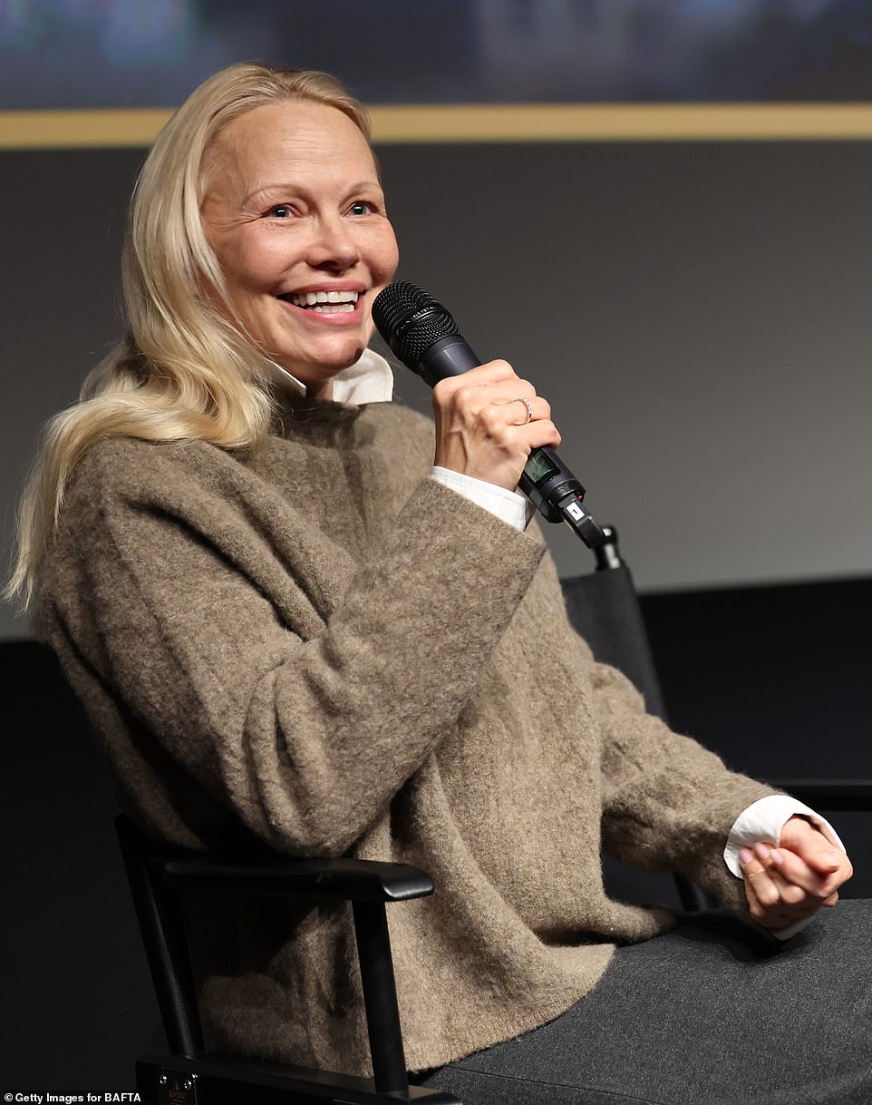 Pamela Anderson debuts bold new look in Paris