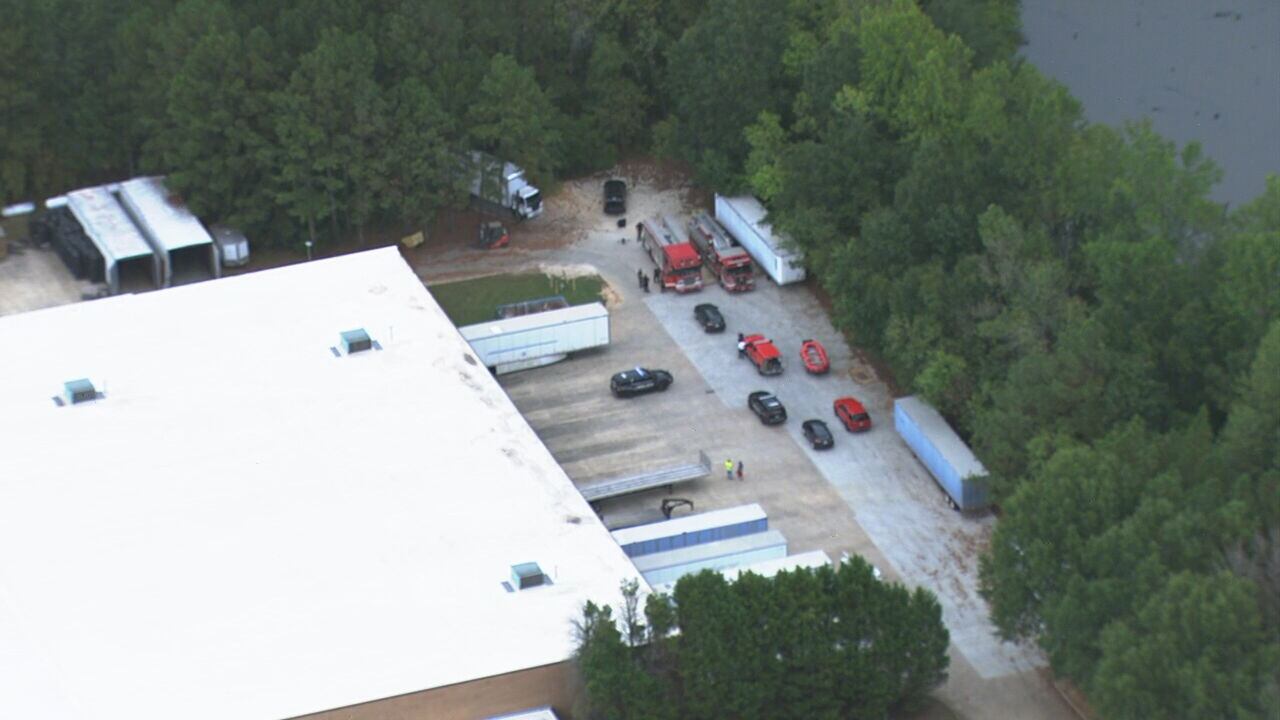 Man’s body recovered after boat flips in DeKalb County