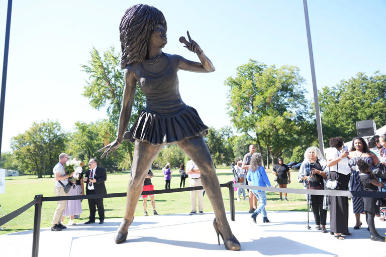 Tina Turner 7-foot-tall bronze statue unveiled in Brownsville: 'She's ...