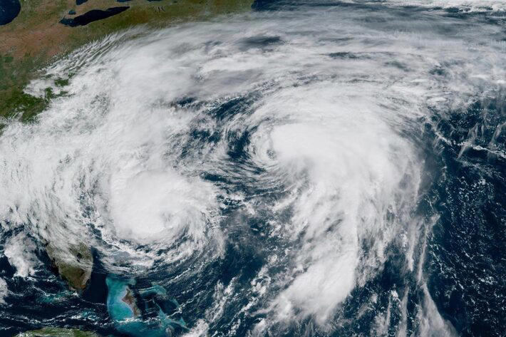 Alerta no Caribe: dois furacões se aproximam das Bermudas
