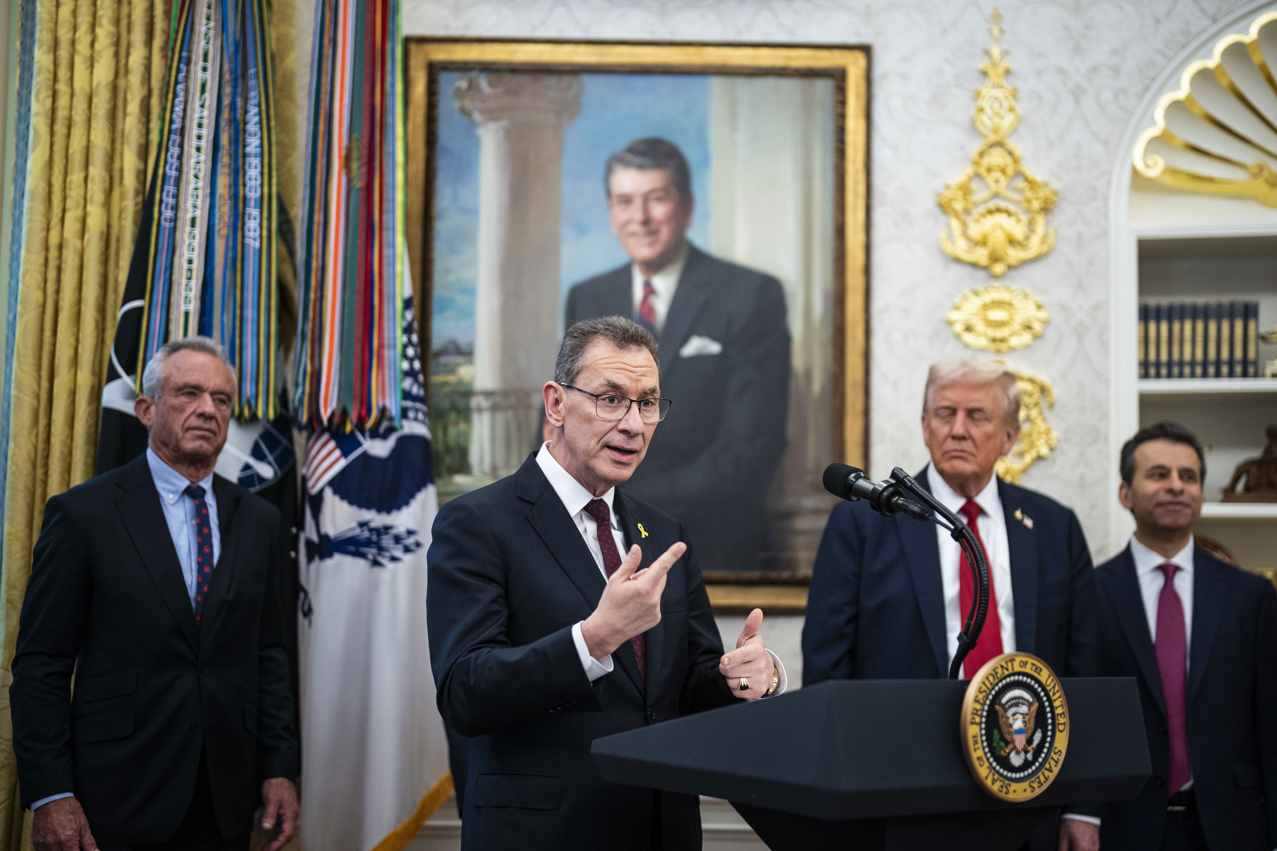 Trump announces deal with Pfizer to lower drug prices, new ‘TrumpRx ...
