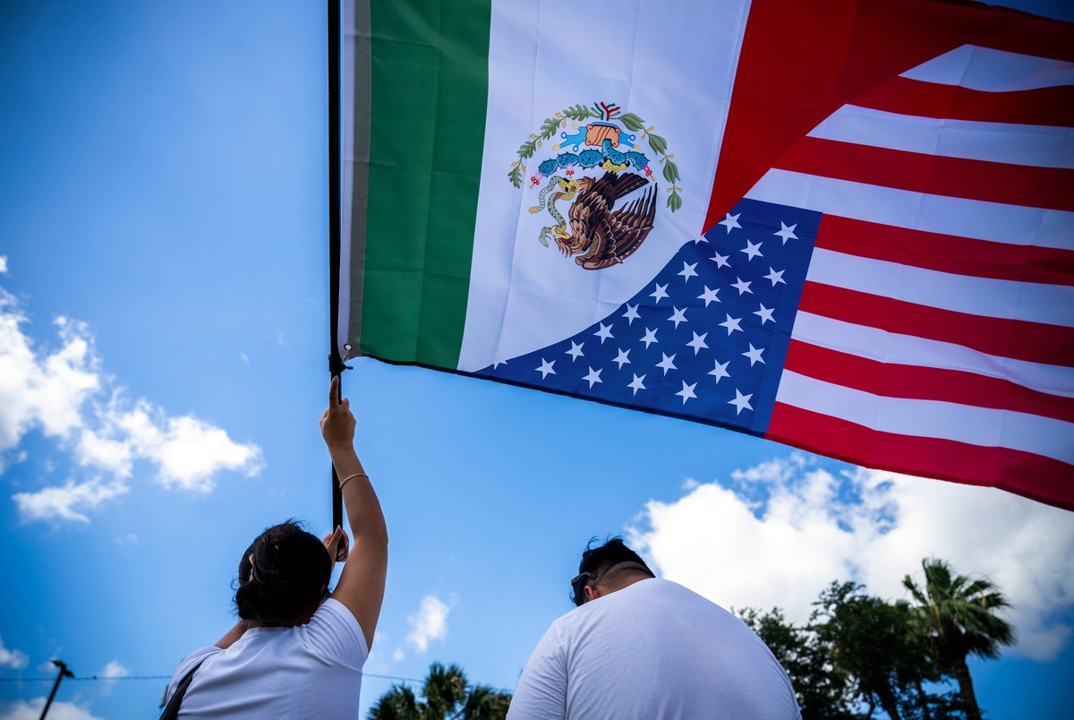 Trump administration could process new DACA applications after Texas