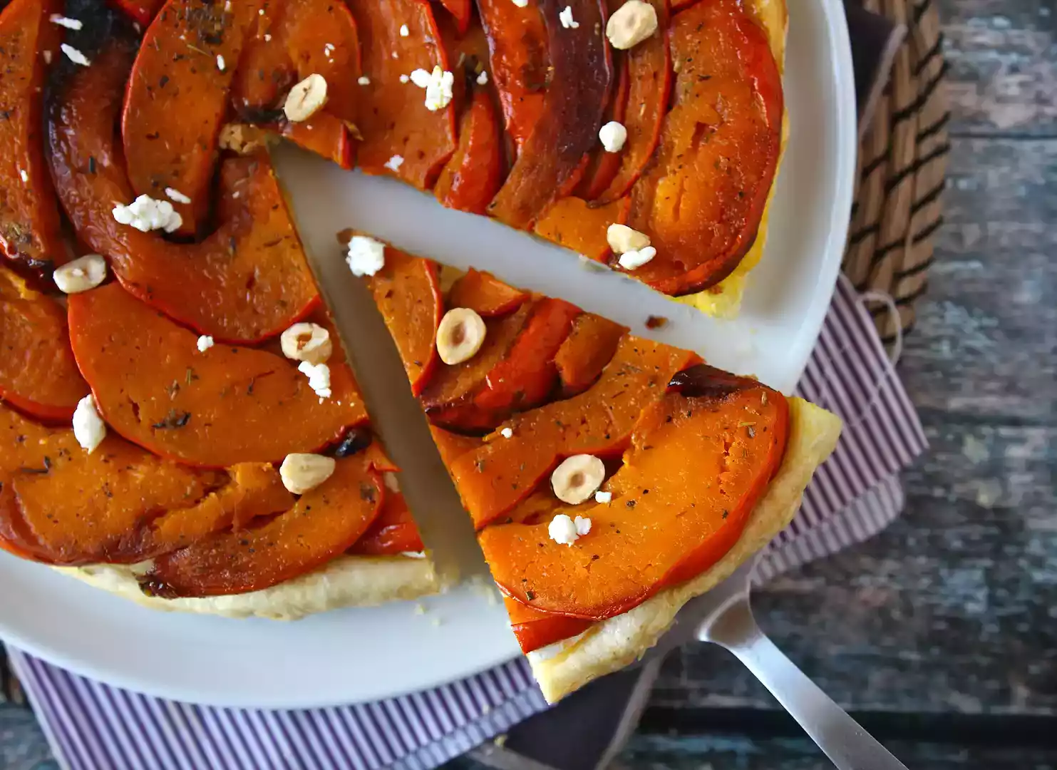 Kürbis-tatin mit ziegenkäse und honig