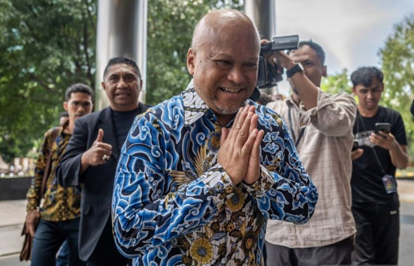 KPK Sita Rp1,3 Miliar dan Kembalikan Mobil Mercy Ilham Habibie
