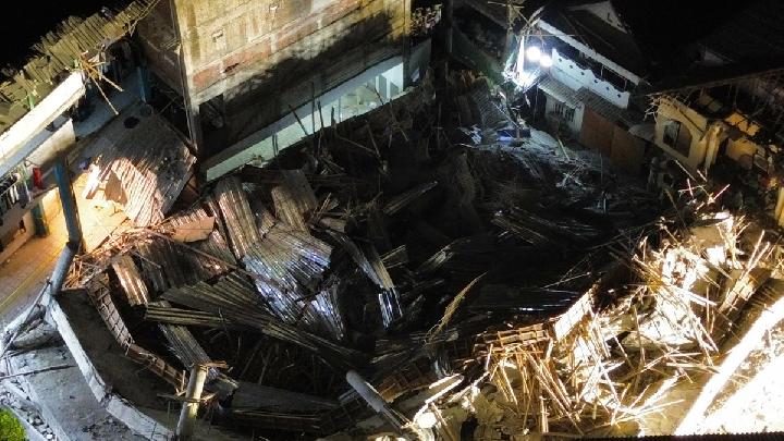 Tim SAR Lakukan Pencarian Korban di Puing Ponpes Al Khoziny Sidoarjo