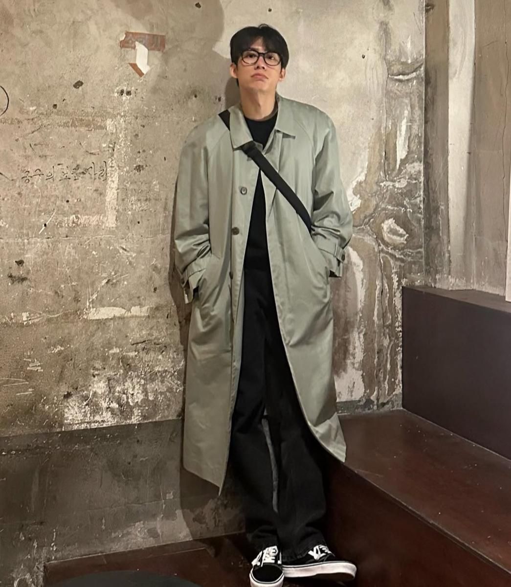 9 Outer Keren untuk Gaya Pria ala Son Woo Hyun