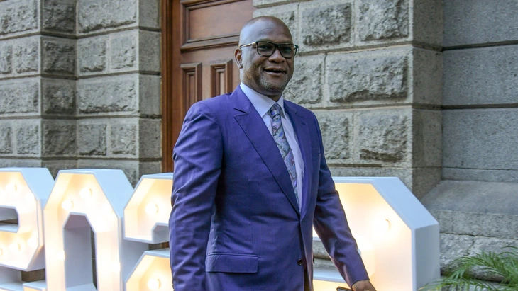 Đại sứ Nam Phi chết bí ẩn trong khách sạn ở Pháp, để lại thư tuyệt mệnh