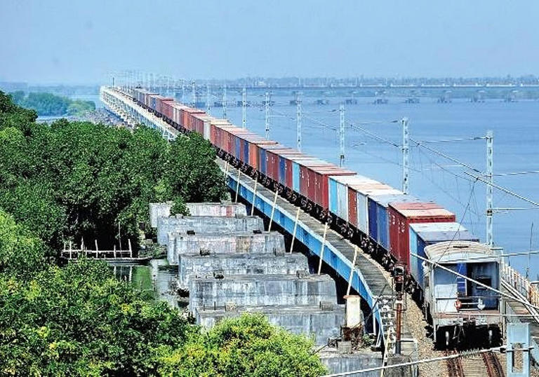 First assured transit time container train between Delhi & Kolkata from ...