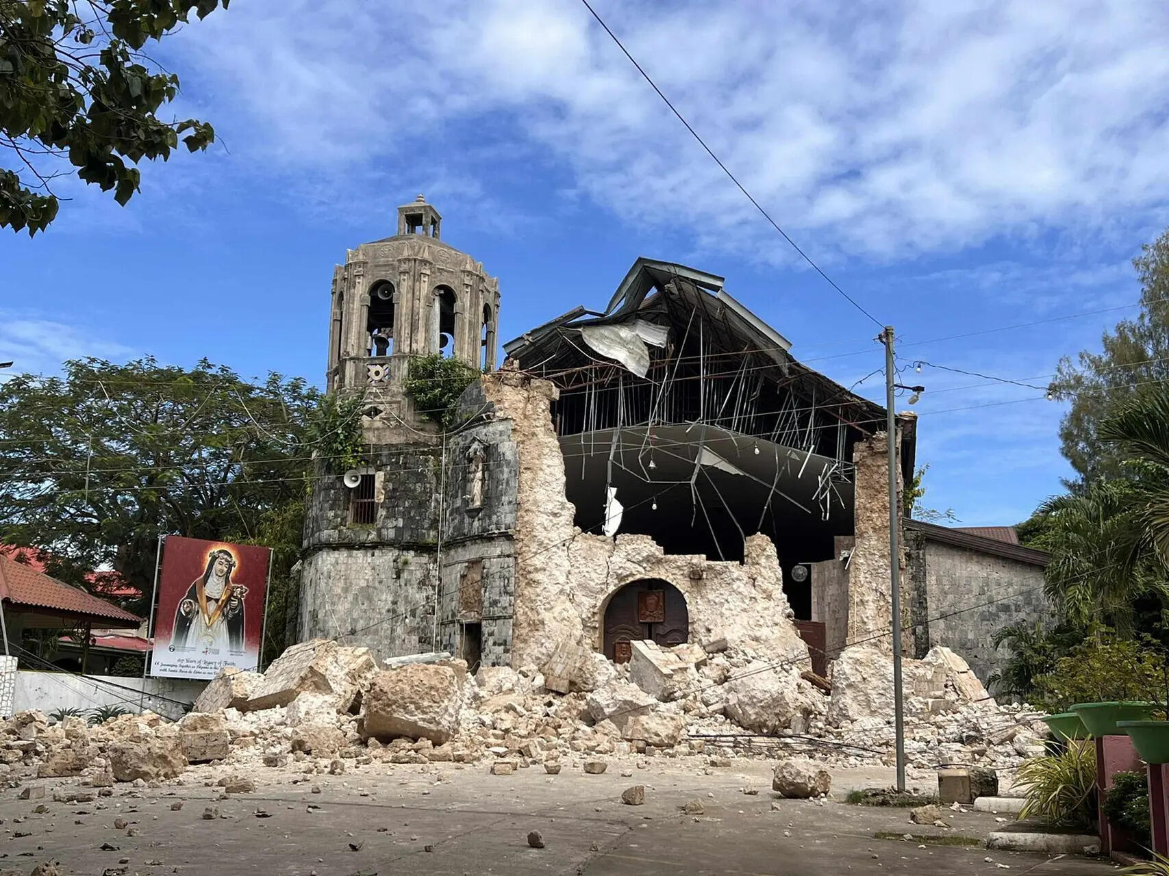 Watch: Chilling videos of Philippines earthquake show bridge swaying ...