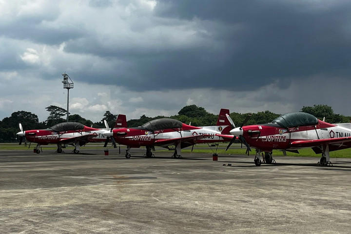 Pesawat Tim Jupiter KT-1B Wongbee di Lanud Halim Perdanakusuma, Jakarta Timur, Rabu (1/10/2025). Foto: Rayyan Farhansyah/kumparan