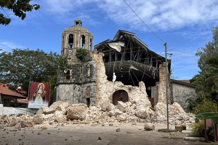 Gempa 6,9 Magnitudo Rusak Berat Gereja dan Sekolah di Filipina