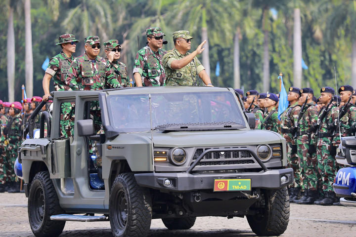 PDL TNI baru (yang dipakai di depan). Foto: Dok. Puspen TNI