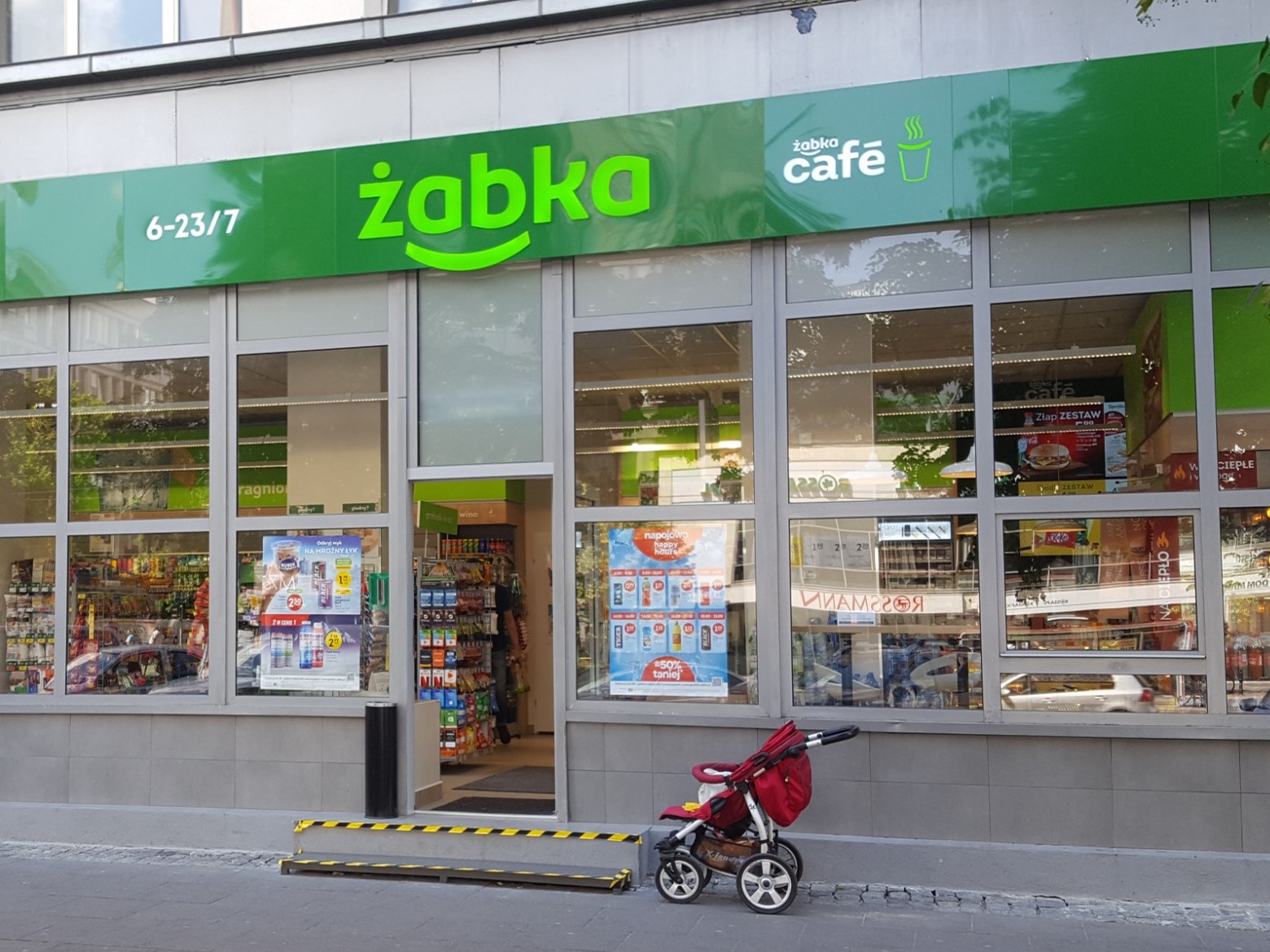 Żabka przebija system kaucyjny. 