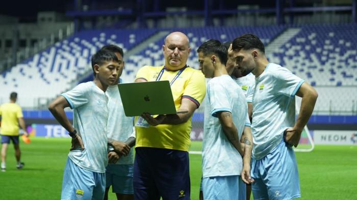 Persib Menghadapi Selangor FC dengan Bayangan Masa Lalu Bojan Hodak