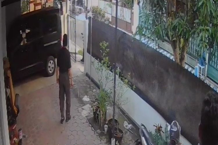 Pria Marah Bawa Celurit di Malang Diduga Akibat Asap Kue Kacang Tetangga