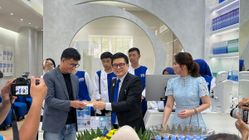 Bebas Mata Minus Sepanjang Hari Tanpa Operasi Hadir di Pantai Indah Kapuk