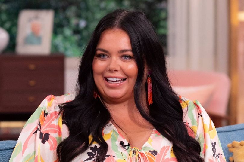 Scarlett Moffatt shows off incredible weight loss after ditching fad diets(02)