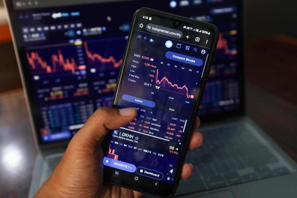 Indeks Bisnis-27 Melemah: Saham Bank Jumbo, AKRA, dan AMRT Turun
