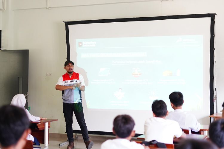 SMP Jakarta Ajarkan Energi Bersih Bangun Generasi Peduli Lingkungan