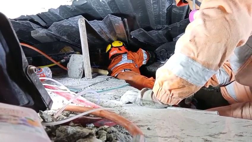 Waktu Kritis Habis, Tim SAR Berjuang Selamatkan Korban Ponpes Al Khoziny Sidoarjo