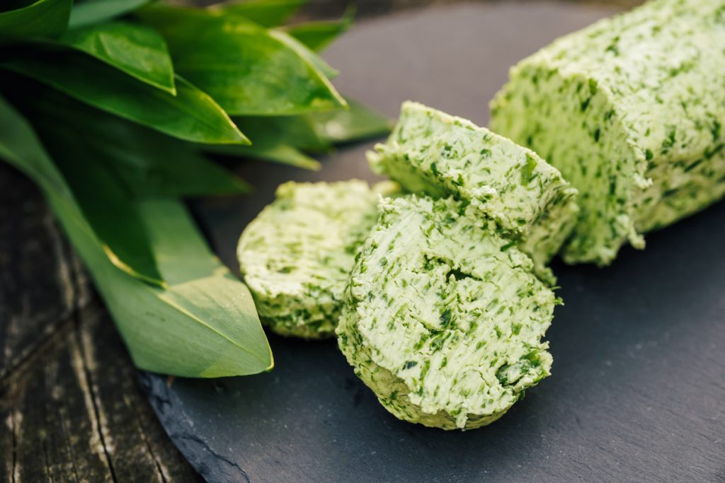 Bärlauchbutter – grün, aromatisch &amp; blitzschnell gemacht