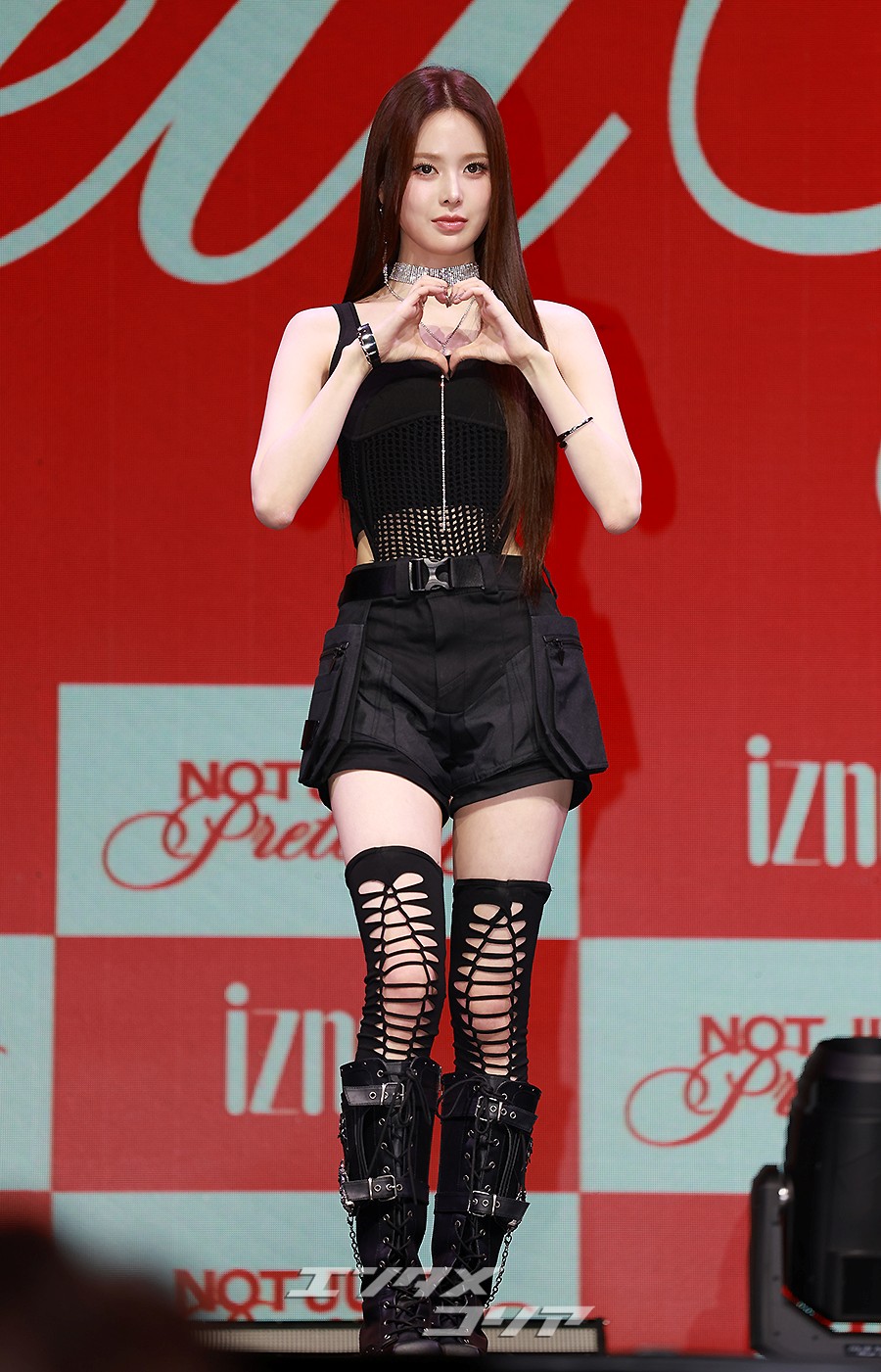 フォト】iznaパン・ジミン、愛らしい美しさ