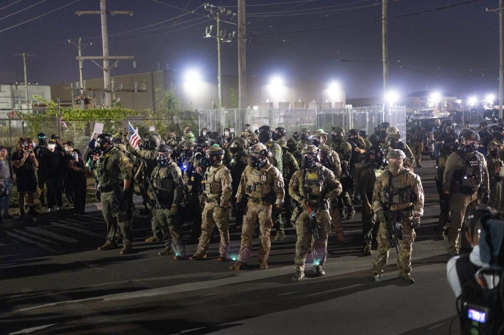 ICE Agents Rappel From Black Hawk Helicopters Into Chicago for Major Raid