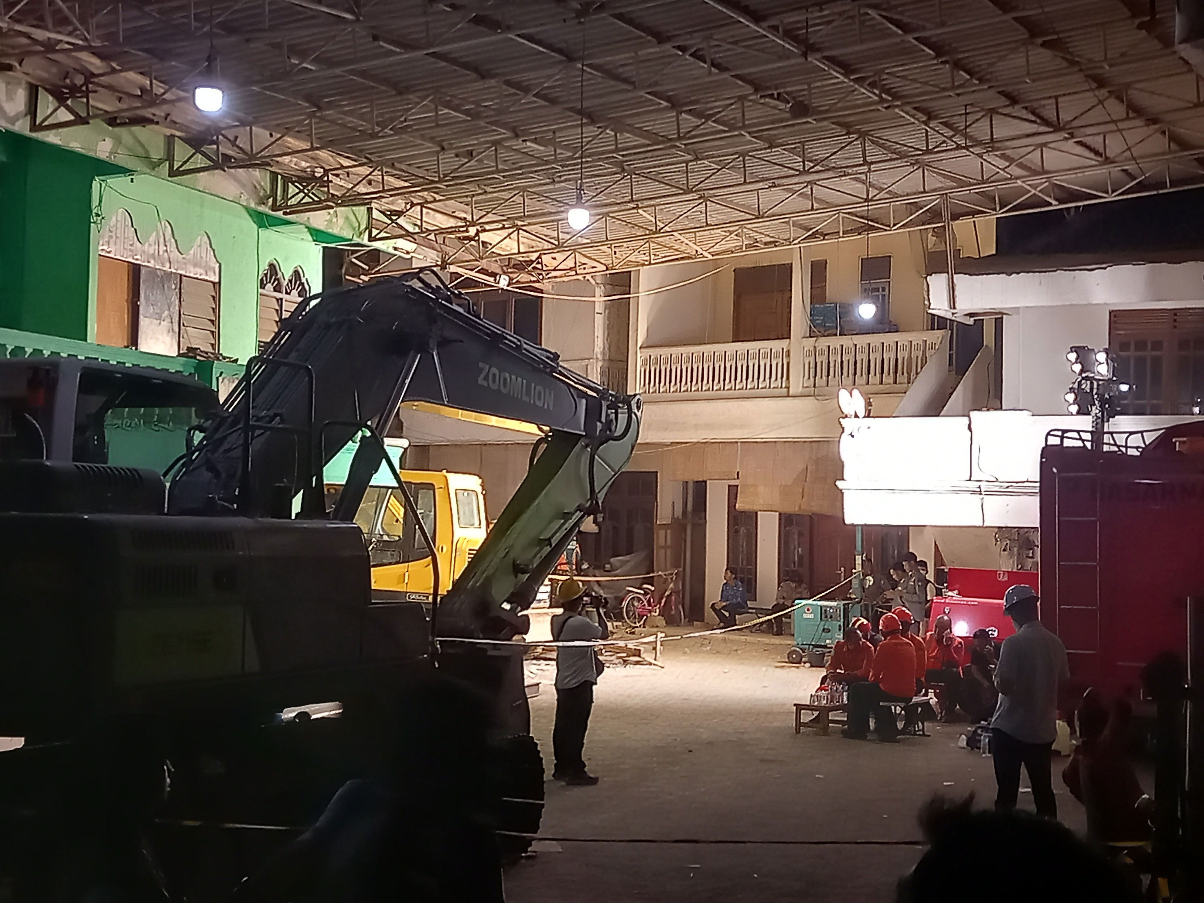 Bau Anyir Mengganggu Sekitar Pondok Pesantren Al Khoziny yang Runtuh di Sidoarjo