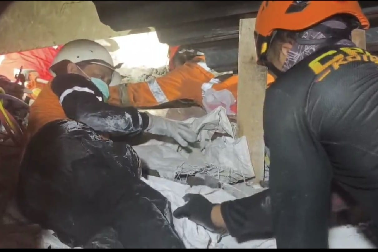 91 Santri Tertimbun Reruntuhan Ponpes Al Khoziny Sidoarjo