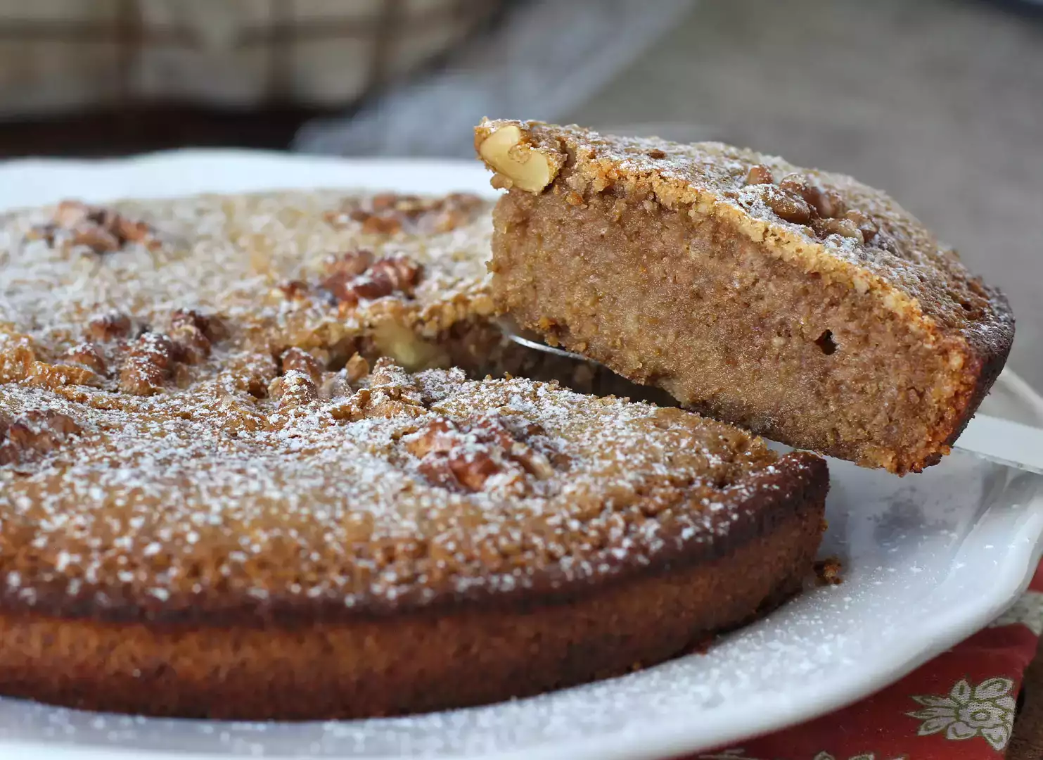 Superleichter nusskuchen mit nur 4 zutaten