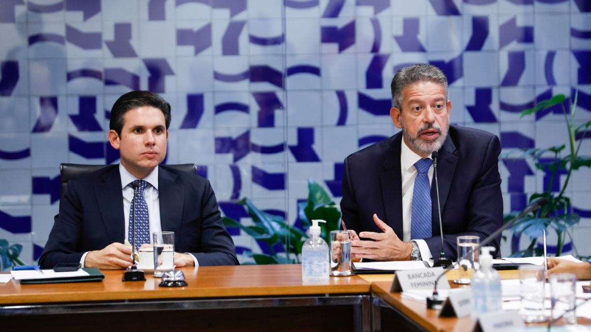Isenção do IR: apenas uma das 53 emendas vai contra interesses dos ricaços; lobby e jabuti