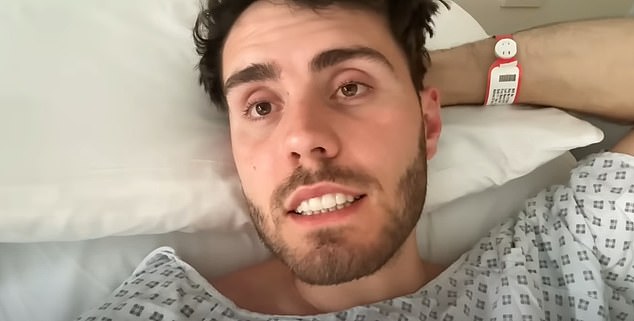 AA1NFZau YouTuber Alfie Deyes terkejut menemukan masalah asam lambungnya adalah gangguan menelan langka