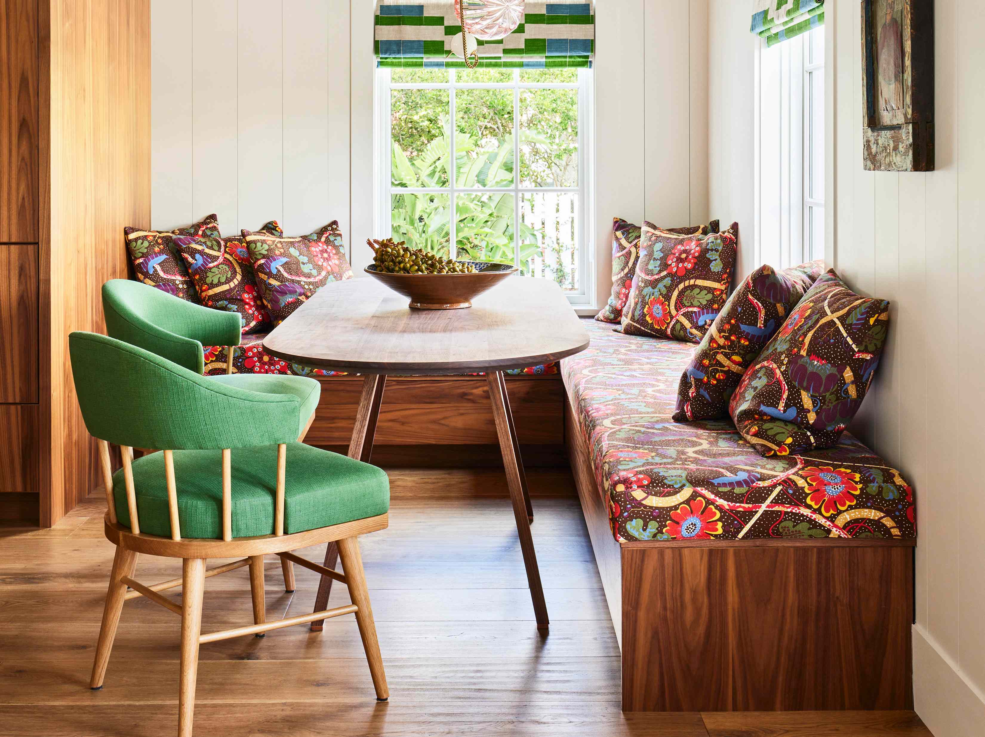 Why Everyone Wants a Banquette: The Stylish, Space-Saving Dining Trend ...