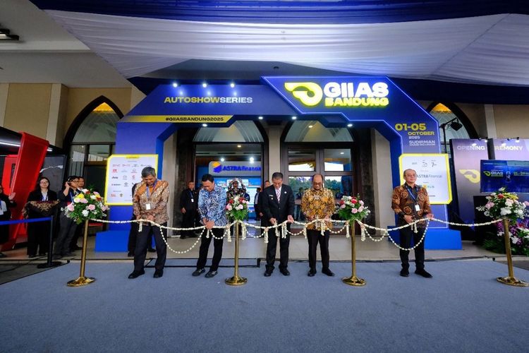 Pemprov Jabar Dukung GIIAS Bandung 2025, Insentif BBNKB 10 Persen untuk Pembelian Kendaraan