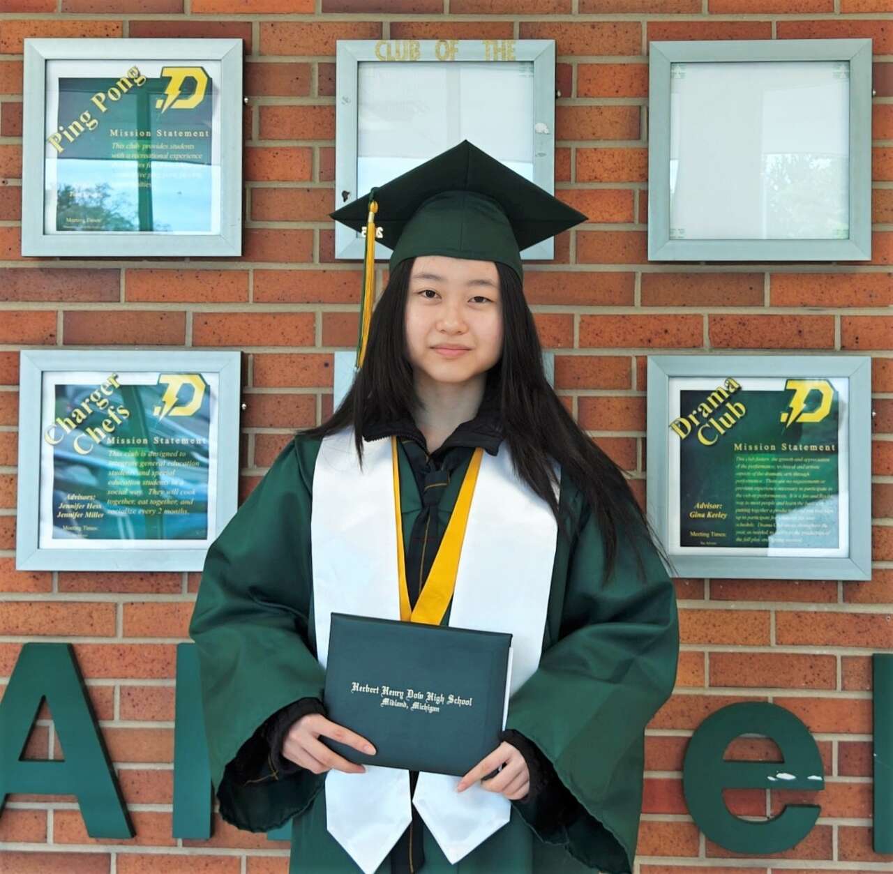 Dow High graduate Amanda Han wins leadership scholarship