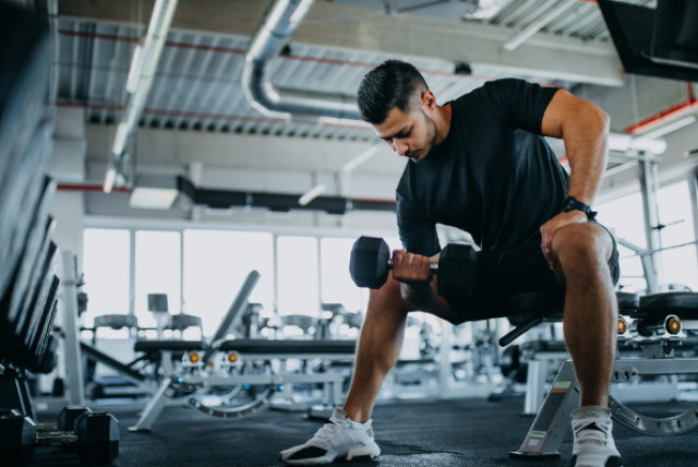 El entrenamiento de fuerza también protege funciones ejecutivas como planificación y autocontrol. iStock