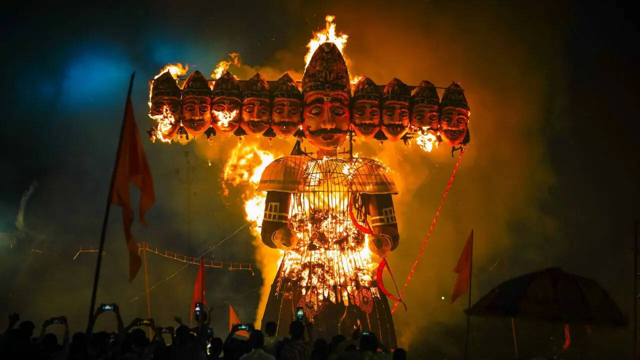 Dussehra 2025: Shubh Muhurat for Ravan Dahan, Shastra Puja, and the Key ...