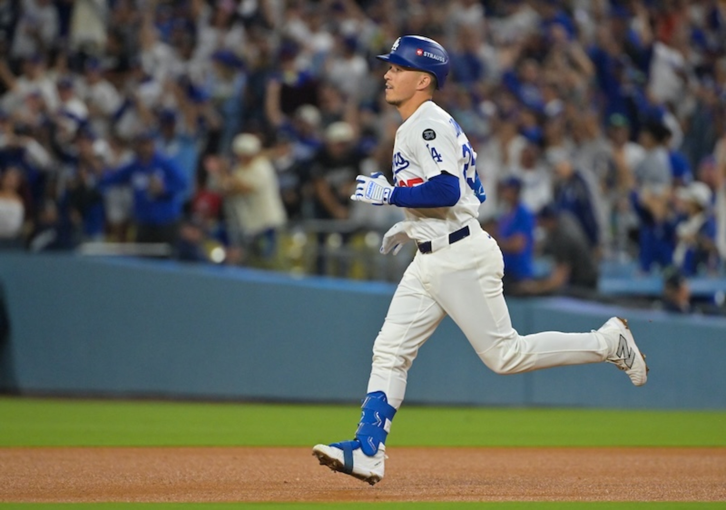 Dodgers Start Playoffs With Tommy Edman Limited To 2nd Base Because Of ...