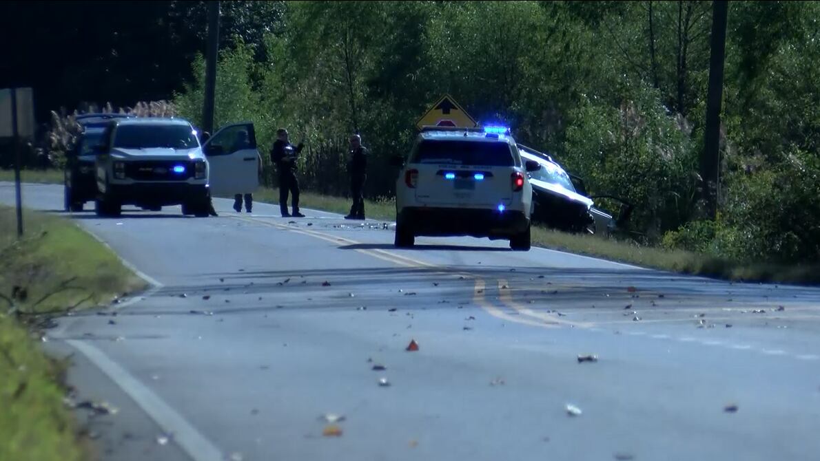 Two injured in wreck on Douglass Road in Huntsville