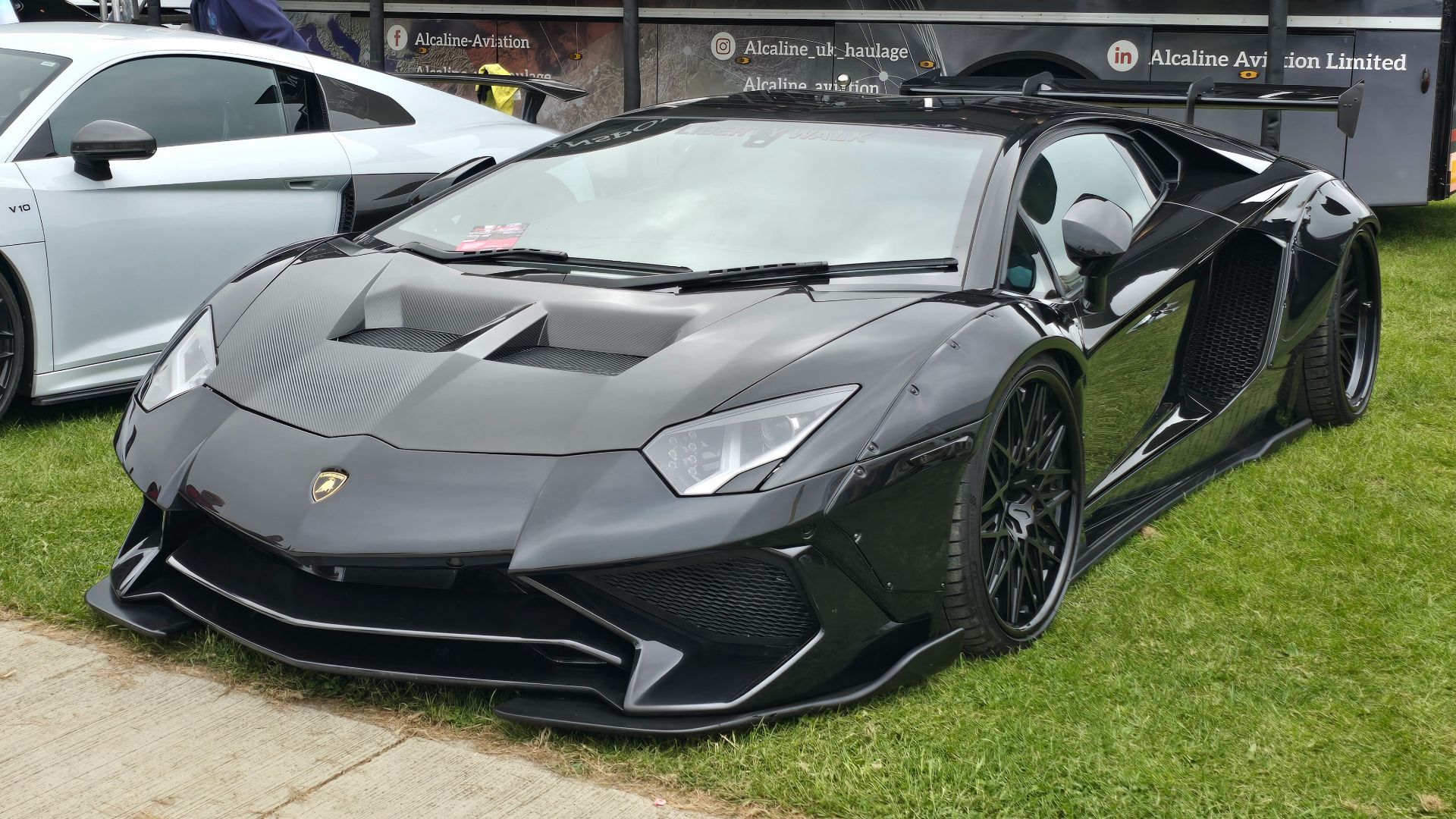 10 Cars That Look Amazing In Black & 10 That Need Color To Pop