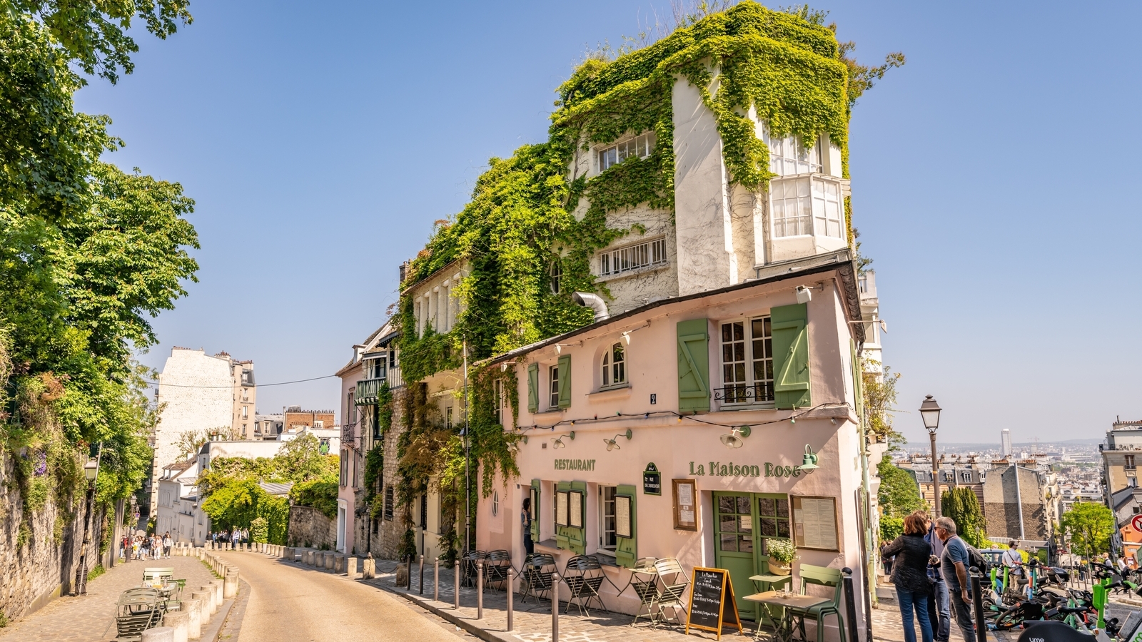 Cette rue de Paris, cachée au coeur de Montmartre, a été élue parmi les ...