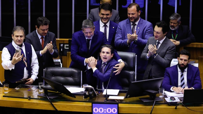 IR BRASÃLIA DF 01.10.2025 ISENÃ‡ÃƒO IMPOSTO DE RENDA IR/ VOTAÃ‡ÃƒO CÃ‚MARA ECONOMIA - A cÃ¢mara dos deputados aprovou na noite desta quarta-feira 01 o projeto de lei que isenta quem ganha atÃ© R$ 5 mil do imposto de renda. O relator do tema Ã© o deputado Arthur Lira (PP-AL). FOTO: WILTON JUNIOR/ESTADÃƒO Foto: WILTON JUNIOR