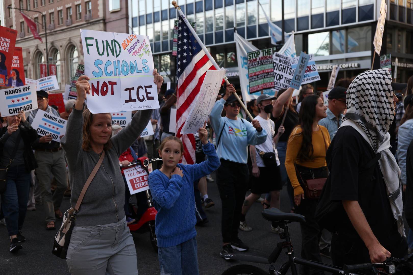 ICE detiene a más de 40 personas en Chicago durante operativo en ...