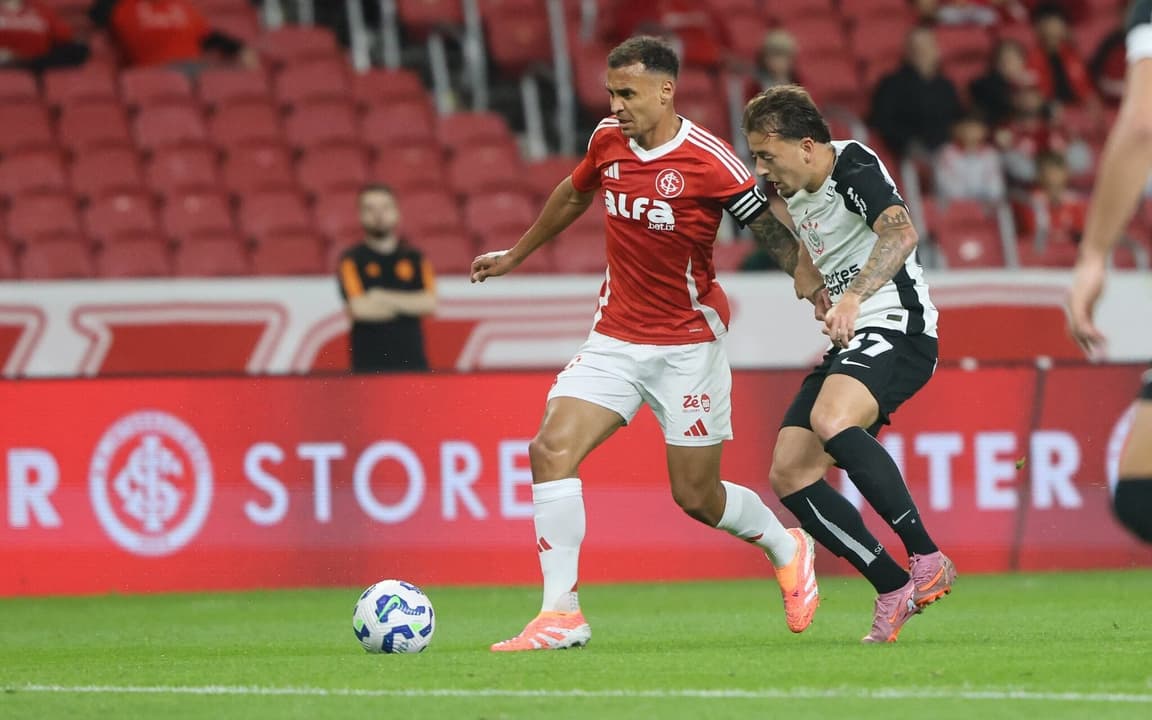 Pênalti? Ex-árbitra bate martelo em polêmica de Internacional x Corinthians